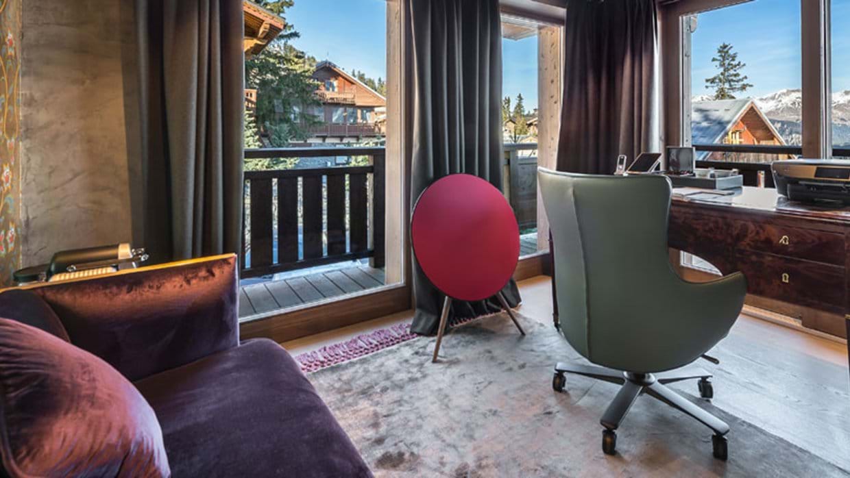 La Datcha Courchevel 1850 Luxury Ski Desk img