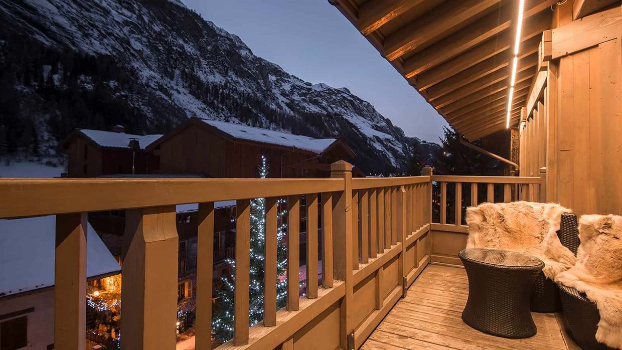 chalet_de_la_cloche_tignes_terrace_1.jpg
