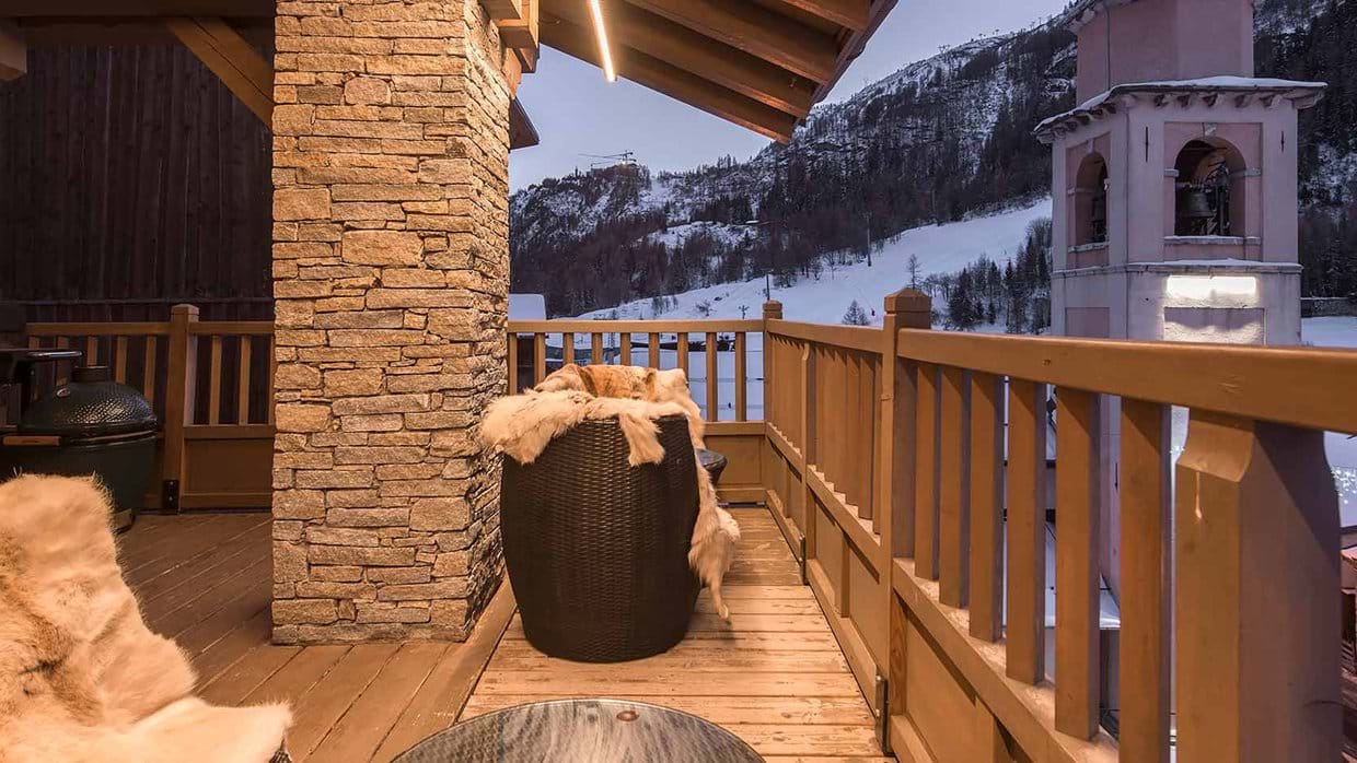 chalet_de_la_cloche_tignes_terrace_2.jpg