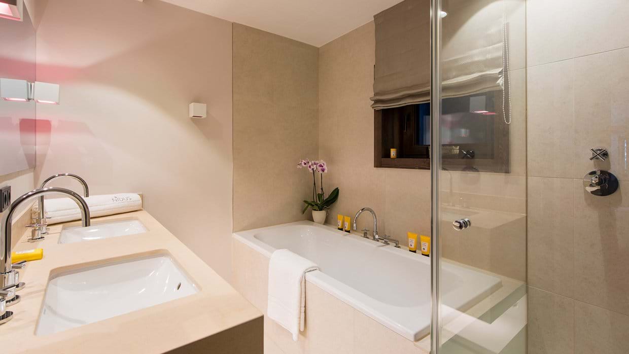 nidus_apartment_1_lech_bathroom_luxury_ski.jpg