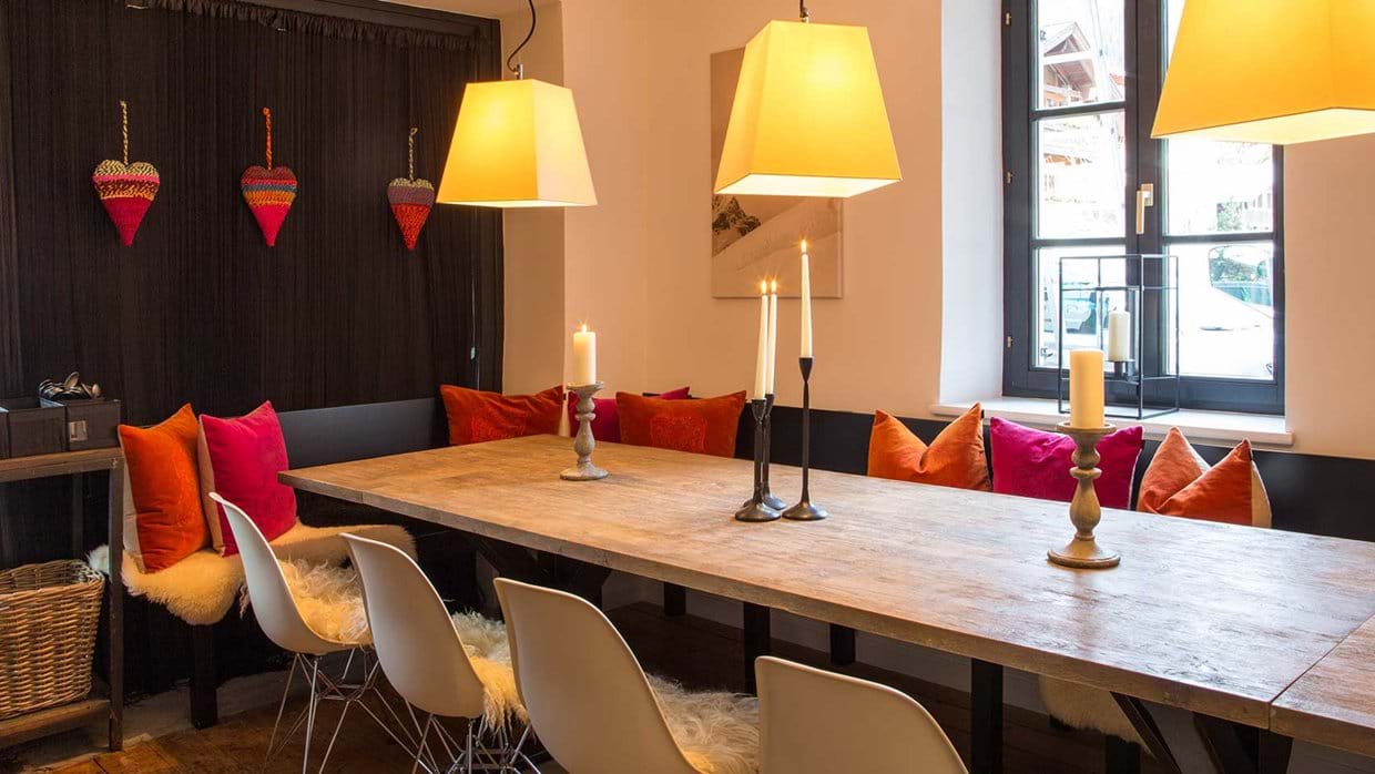 sweet_little_home_st_anton_austria_luxury_ski_dining.jpg