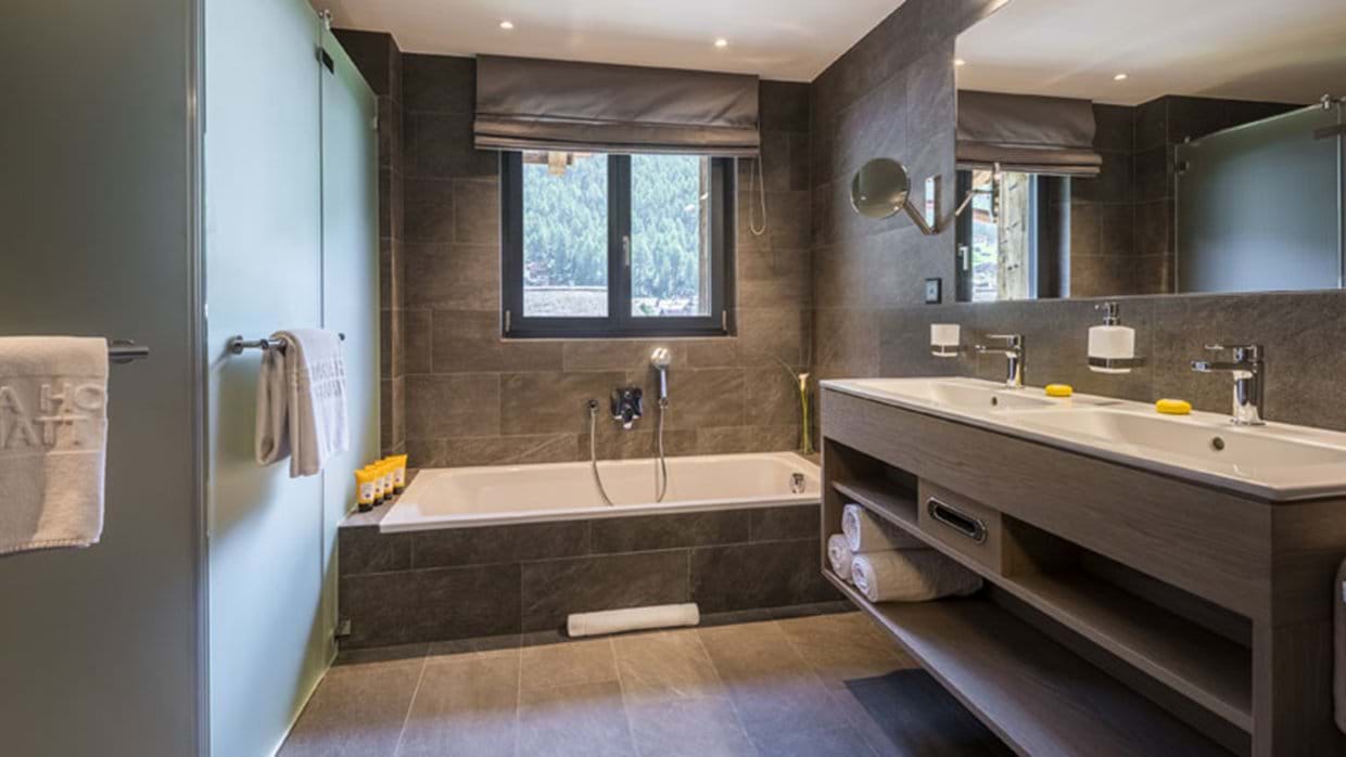 christiania_residence_zermatt_luxury_ski__bathroom.jpg