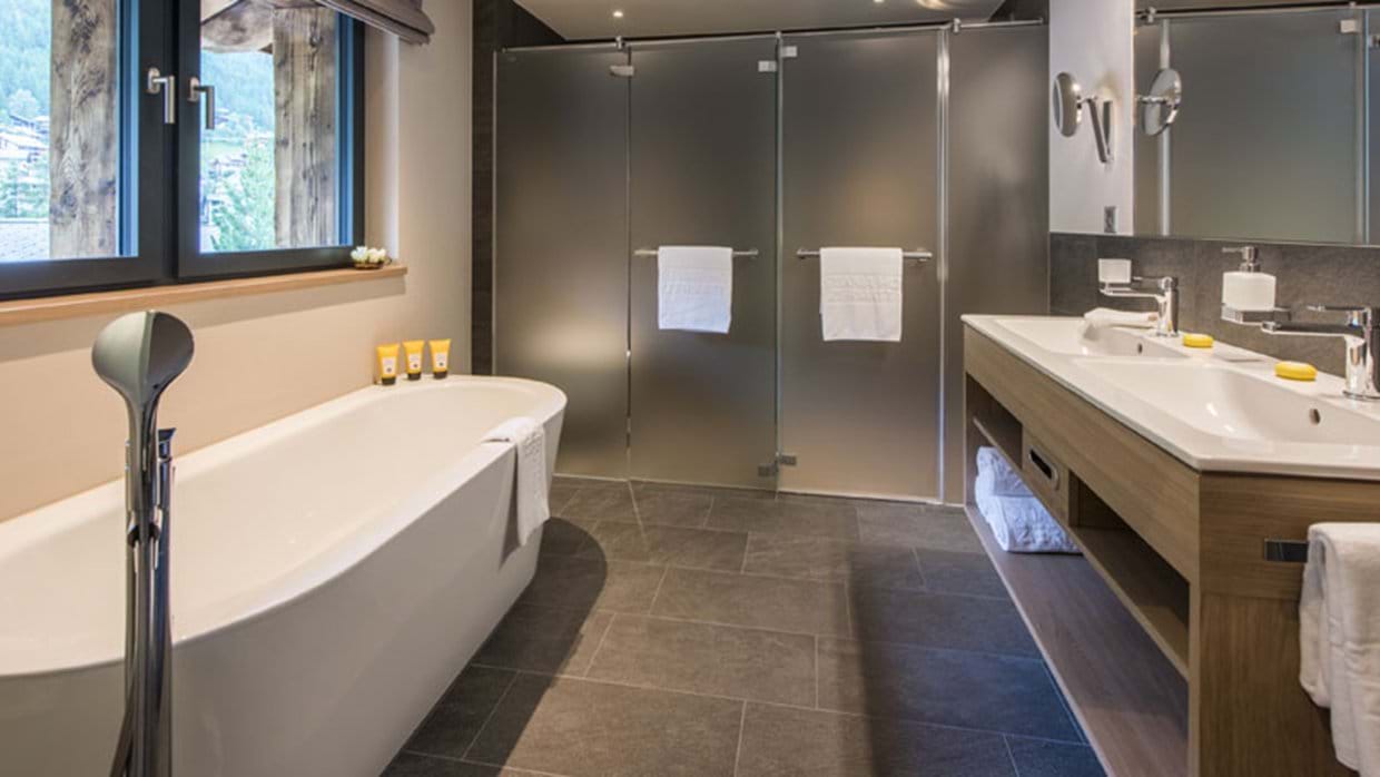 christiania_residence_zermatt_luxury_ski__bathroom_2.jpg