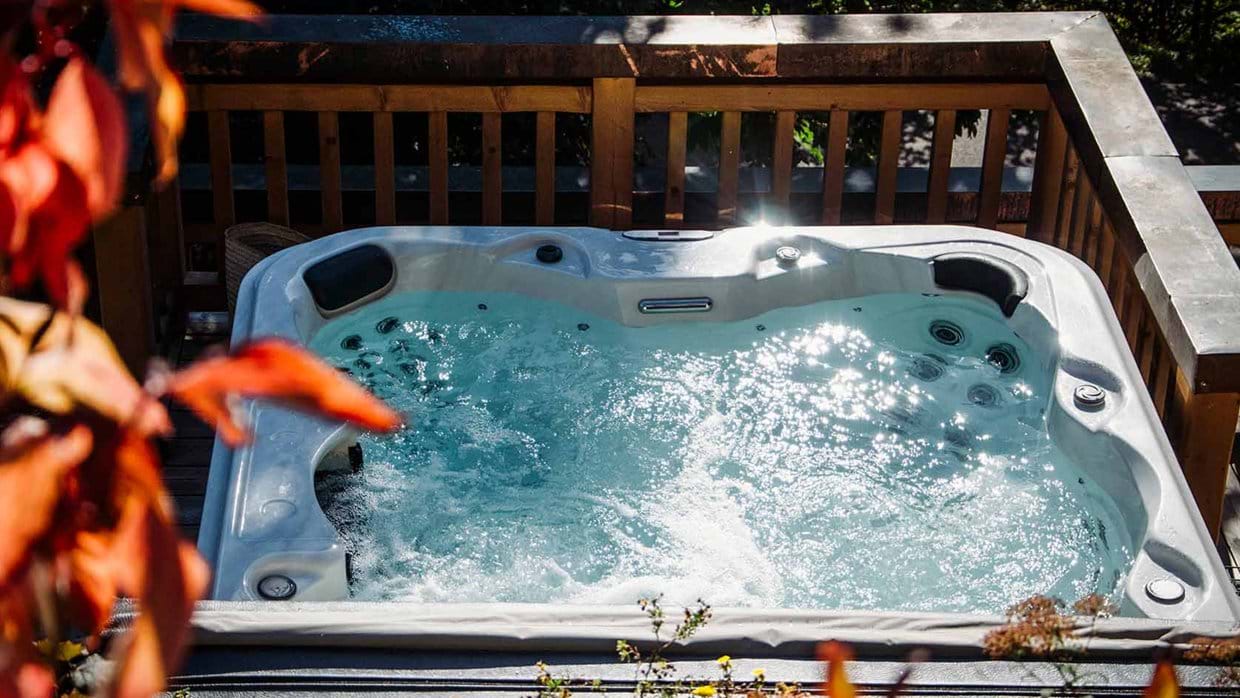 chalet_vorlaz_morzine_france_hot_tub.jpg