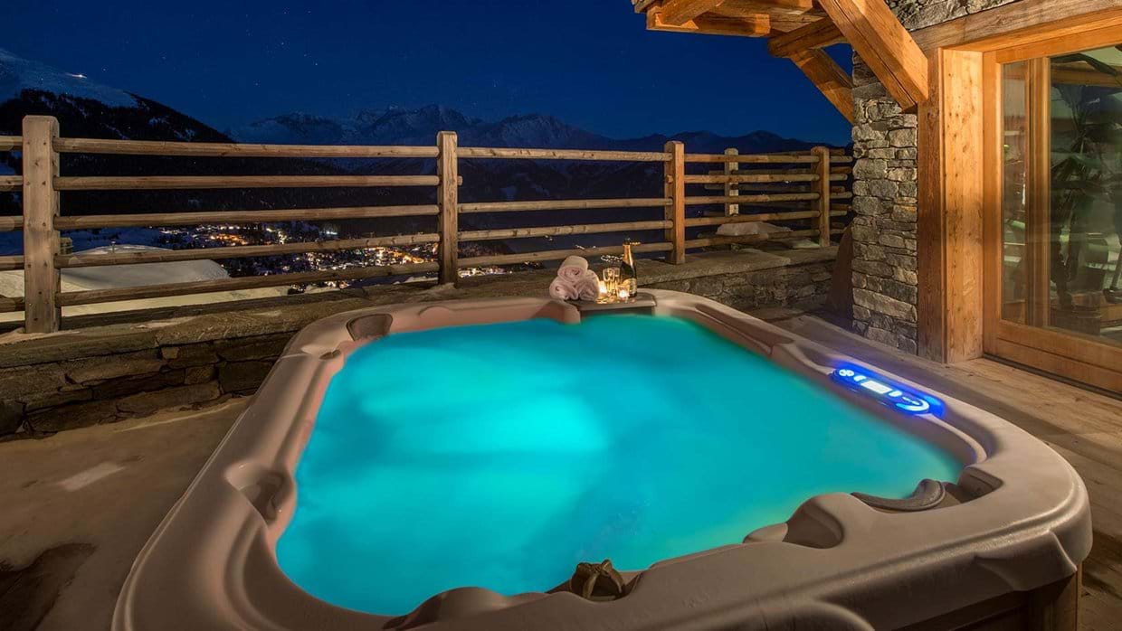 hot_tub_luxury_ski_chalet_nyumba_verbier_switzerland_img.jpg