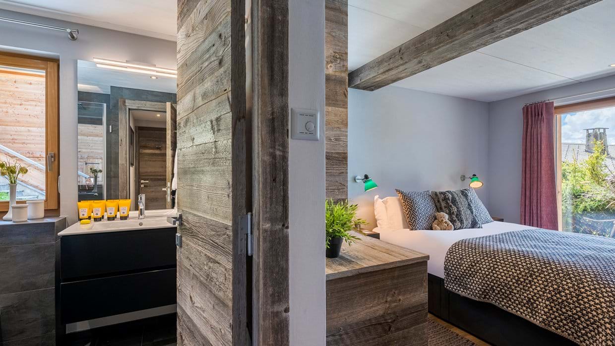 chalet_mowgli_verbier_luxury_ski_chalet_oxfrod_ski_company_luxury_ski_bed_bath.jpg