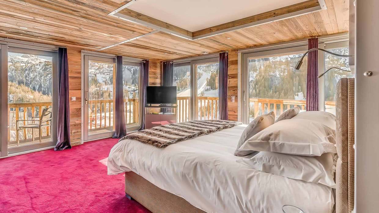 charlie_residence_tignes_luxury_ski_chalet_luxury_ski_oxford_ski_bedroom_1.jpg