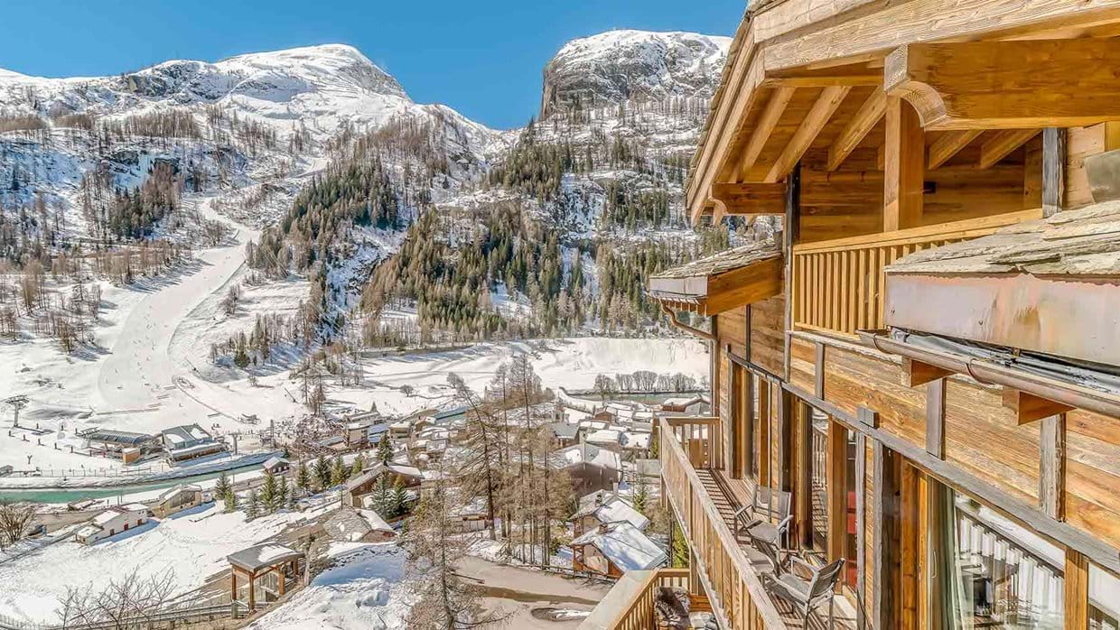 charlie_residence_tignes_luxury_ski_chalet_luxury_ski_oxford_ski_balconies.jpg