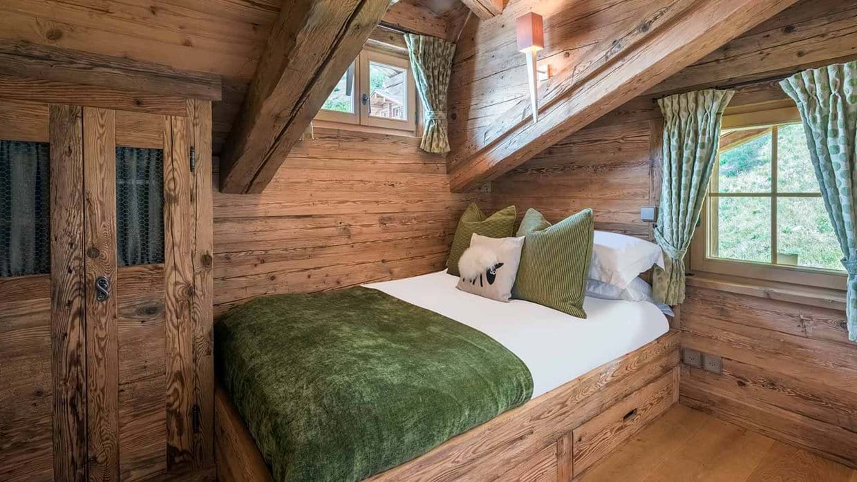 chalet_petit_ours_verbier_luxury_ski_chalet_luxury_ski_oxford_ski_bedroom_2.jpg