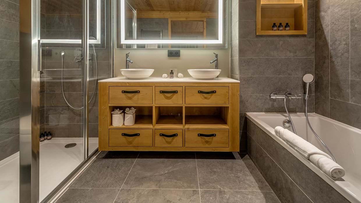 luxury_ski_chalet_tournesol_val_disere_oxford_ski_luxury_ski_bathroom1.jpg