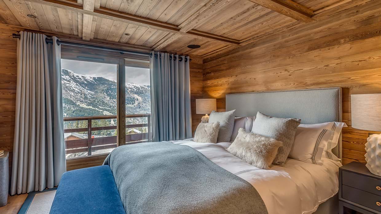 luxury_ski_chalet_petit_chamois_oxford_ski_luxury_ski_meribel_bedroom2.jpg
