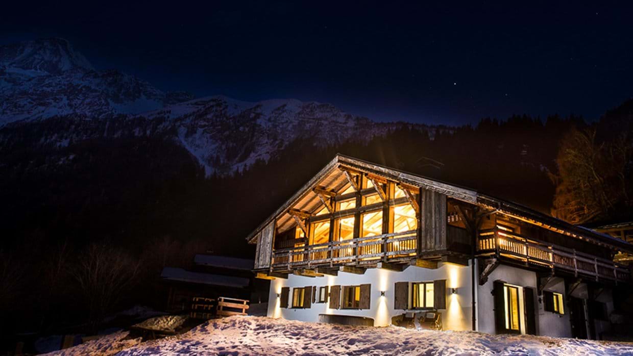 chaletnorel_exterior_night.jpg