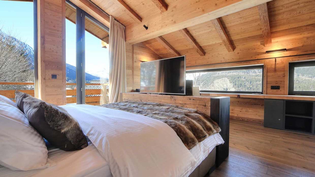 chaletkuma_bedroom_view.jpg