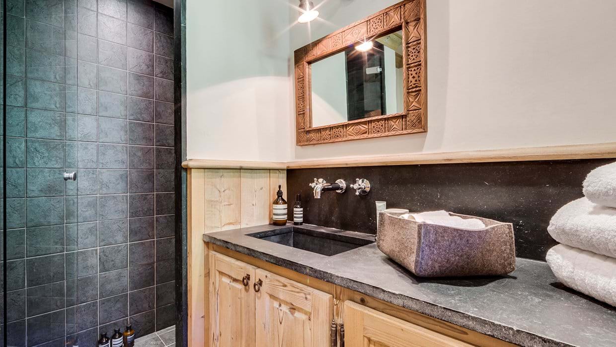 chalet_grand_tetras_val_disere_oxford_ski_bathroom.jpg