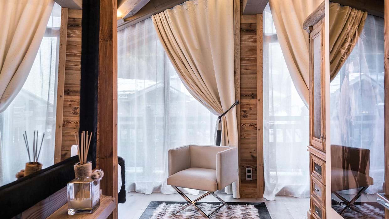 The_White_Chalet_Courchevel_Le Praz_Master_Bedroom_img.jpg