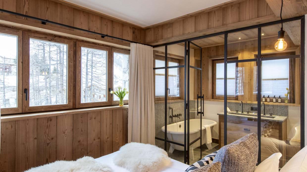chalet_cala_201_val_disere_luxury_chalet_oxford_ski_master_bedroom_2.jpg