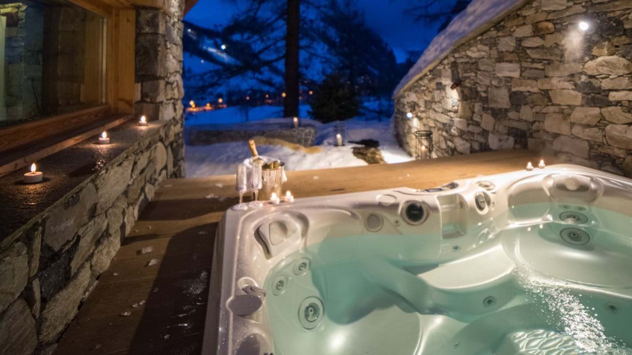 chalet_o_valala_val_disere_oxford_ski_hot_tub.jpg