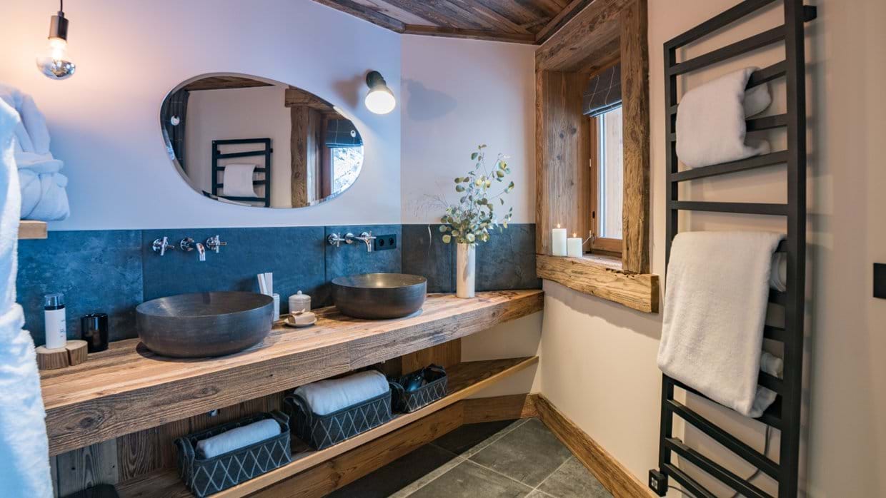chalet_o_valala_val_disere_oxford_ski_bathroom3.jpg