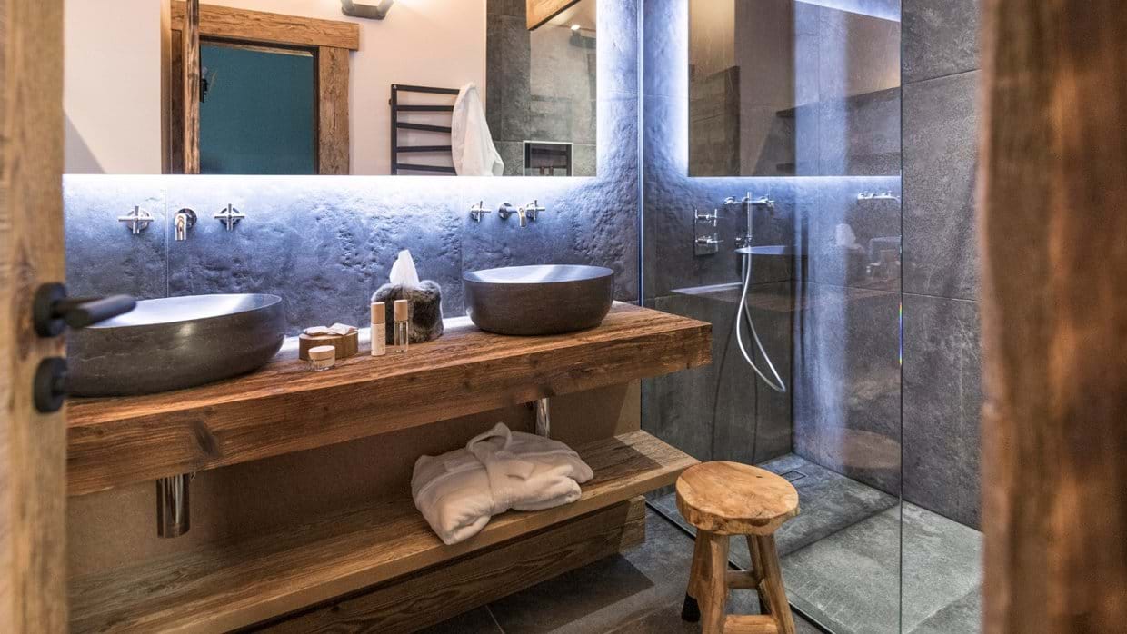 chalet_o_valala_val_disere_oxford_ski_master_bathrom.jpg