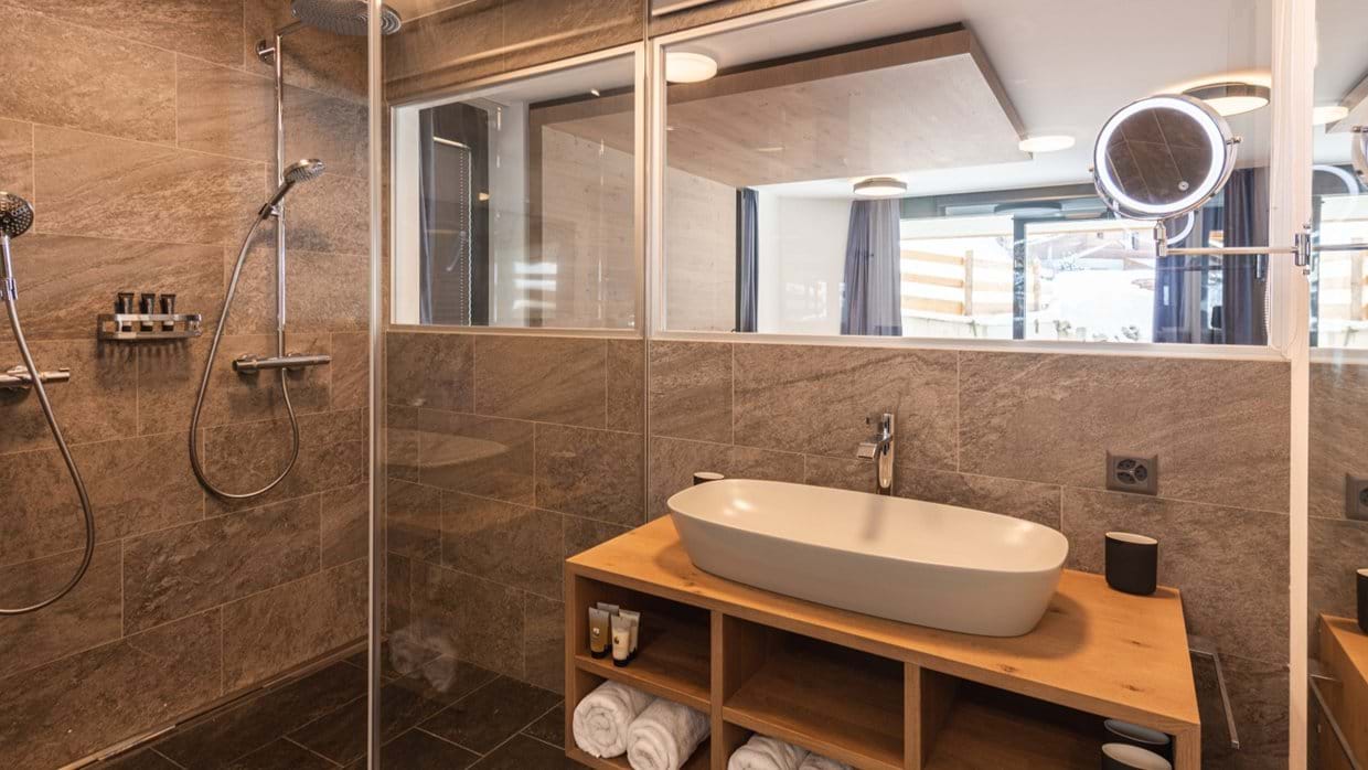 chalet_tufta_findelbach_zermatt_oxford_ski_luxury_chalet_bathrom2.jpg