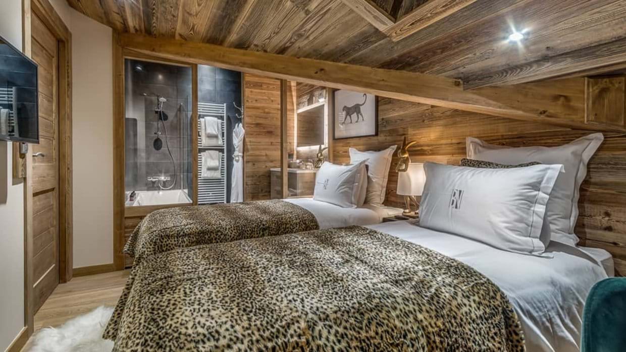 apartment_ben_nevis_les_gets_oxford_ski_luxury_ski_chalet_bedroom3-min.jpg