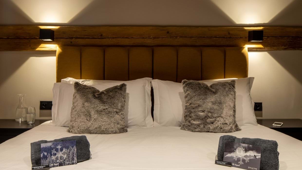Ferme_du_Rys_Chatel_Oxford_Ski_Luxury_Chalet_Bedroom_2.jpg