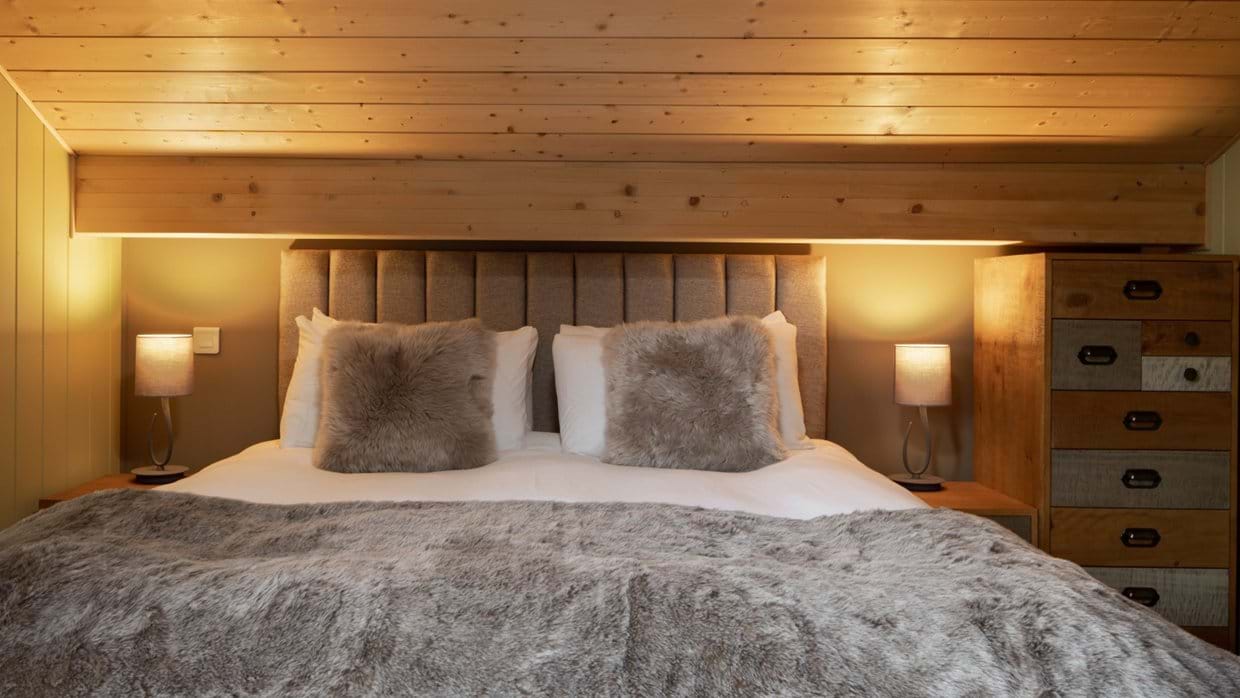 Chalet_Fleurie_Oxford_Ski_Luxury_Chalet_Bedroom_2.jpg