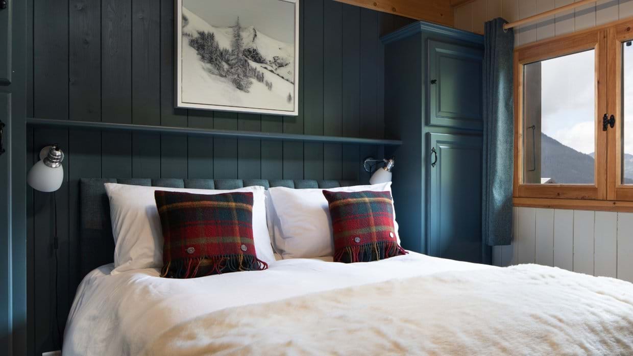 Chalet_Fleurie_Oxford_Ski_Luxury_Chalet_Bedroom_4.jpg