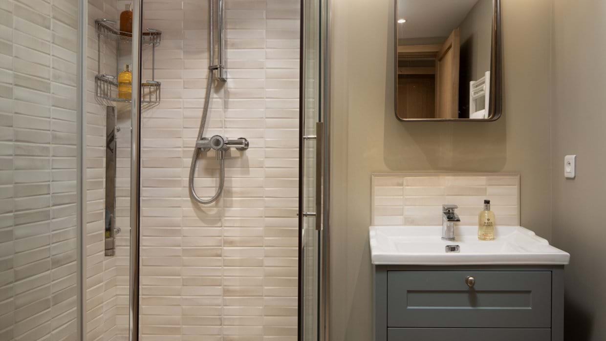 Chalet_Fleurie_Oxford_Ski_Luxury_Chalet_Bathroom_3.jpg