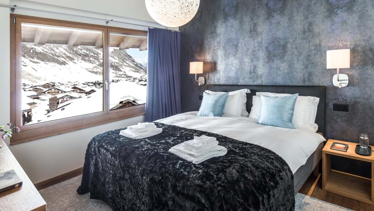 chalet_luxury_zermatt_oxford_ski_bedroom_three.jpg