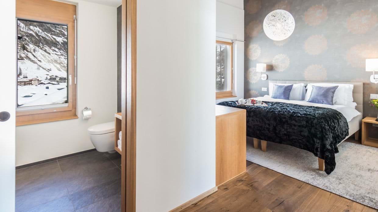 chalet_luxury_zermatt_oxford_ski_bedroom_bath.jpg