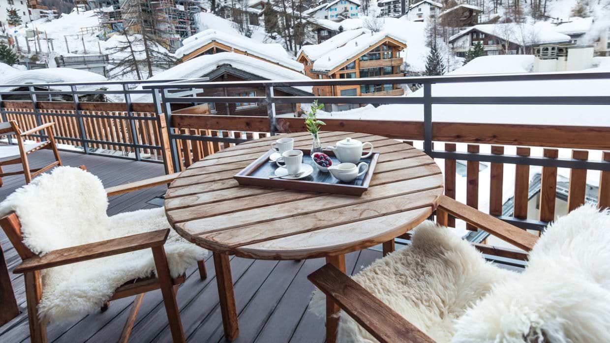 chalet_luxury_zermatt_oxford_ski_balcony.jpg