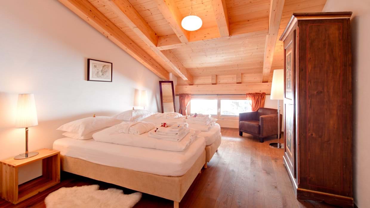 Luxury-ski-chalet-zermattchalet-zeus-bed (1).jpg