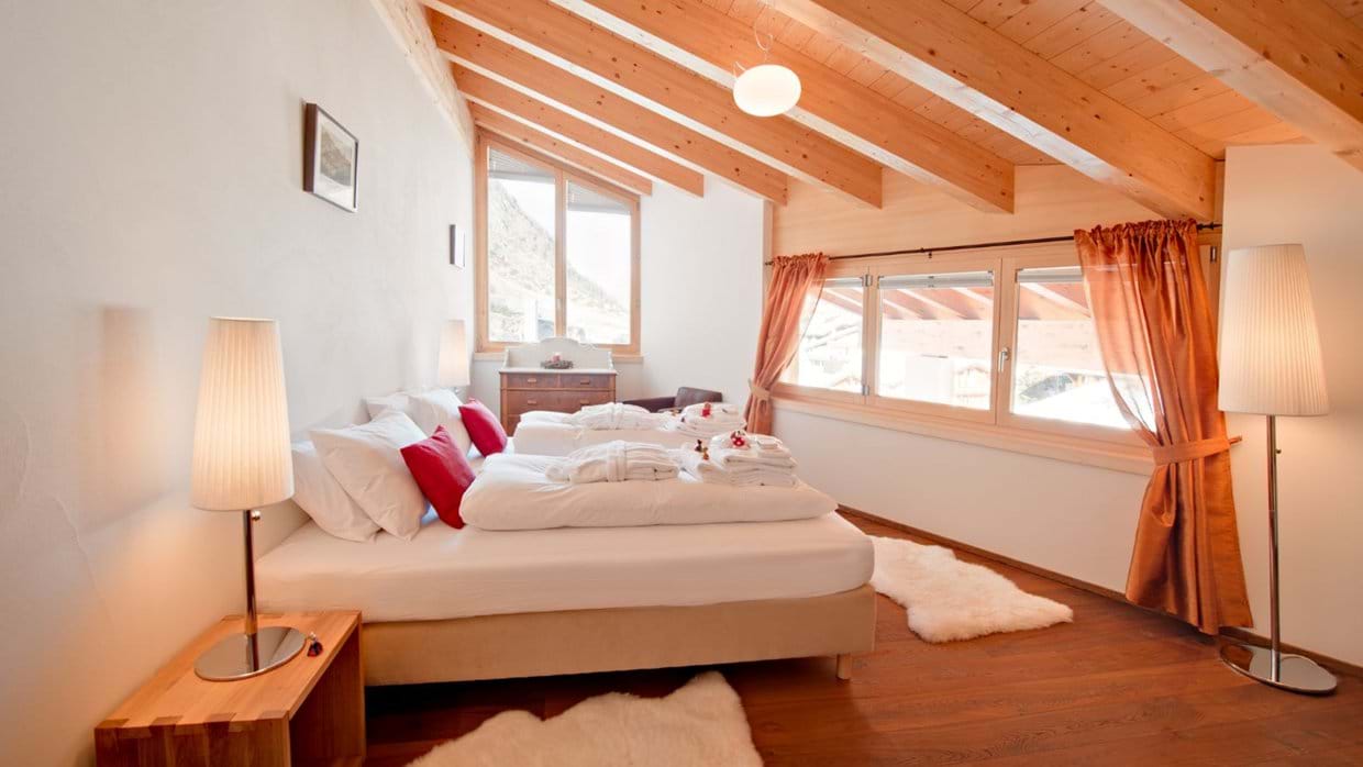 Luxury-ski-chalet-zermatt-chalet-zeus-bed.jpg