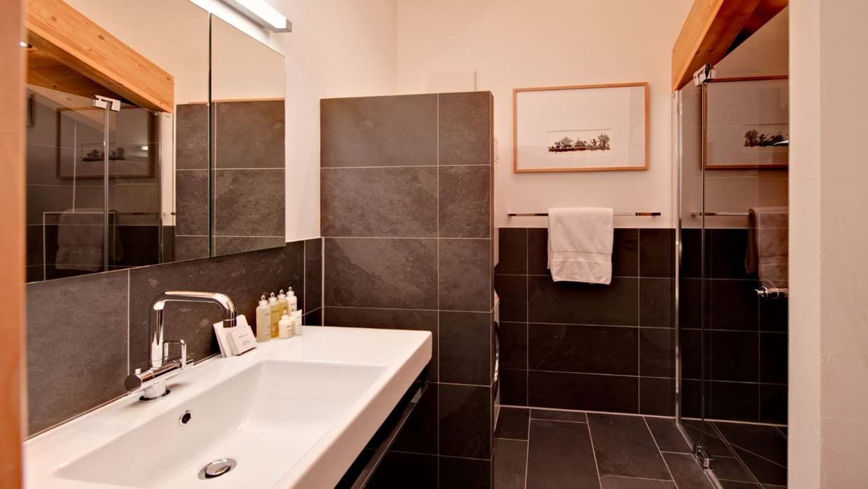 Luxury-ski-chalet-zermatt-chalet-zora-oxford-ski -bathroom (1).jpg