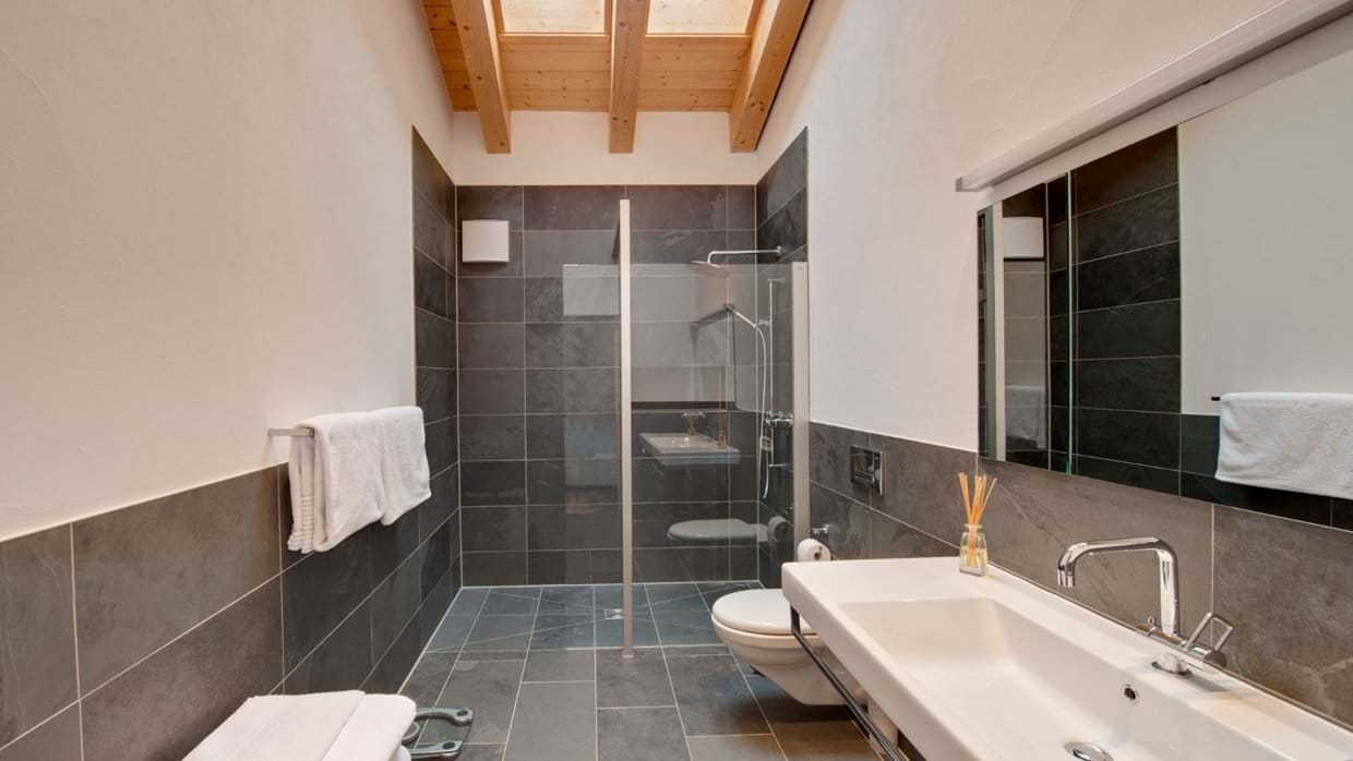 Luxury-ski-chalet-zermatt-chalet-zora-oxford-ski -bathroom (2).jpg