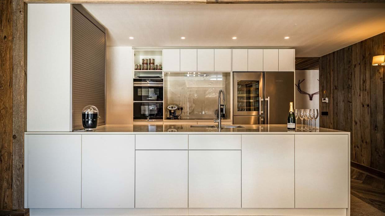 Luxury-ski-chalet-meribel-chalet-lours-rouge-oxford-ski-kitchen.jpg