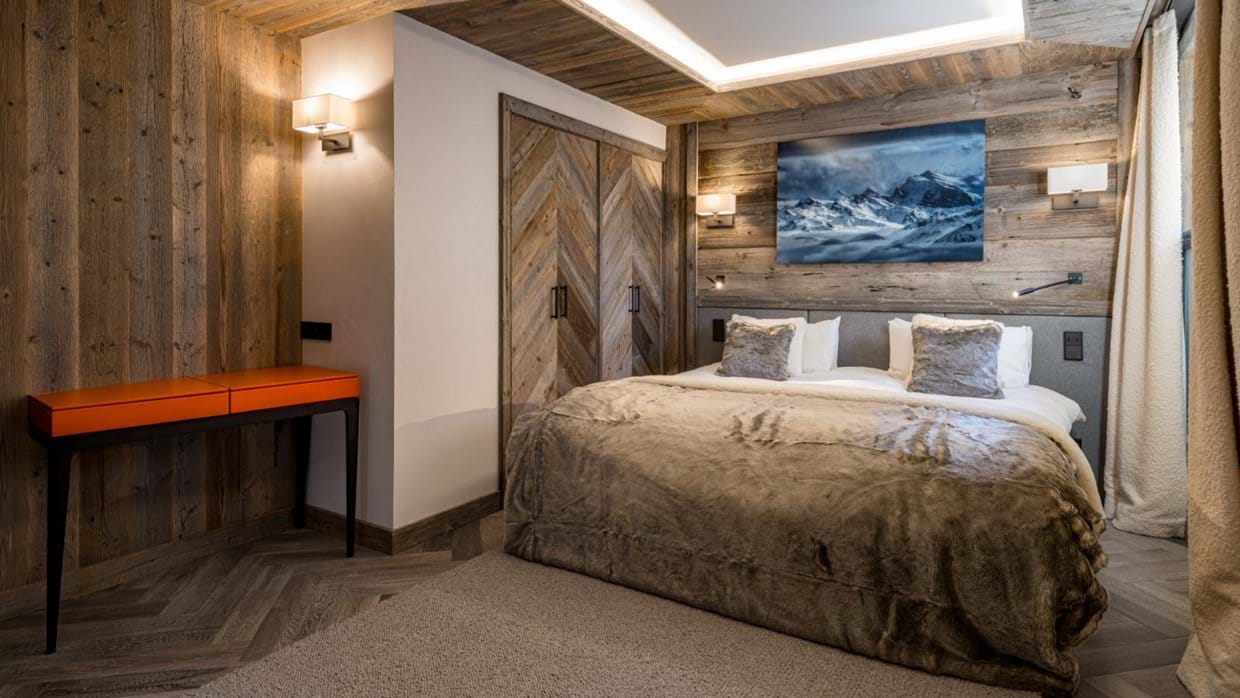 Luxury-ski-chalet-meribel-chalet-lours-rouge-oxford-ski-bedroom.jpg