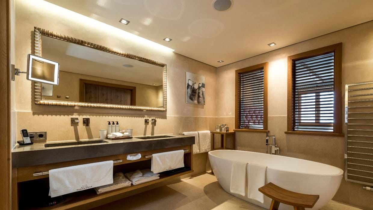 Luxury-ski-hotel-st anton-hotel- tannenhof-oxford-ski-bathroom (2).jpg