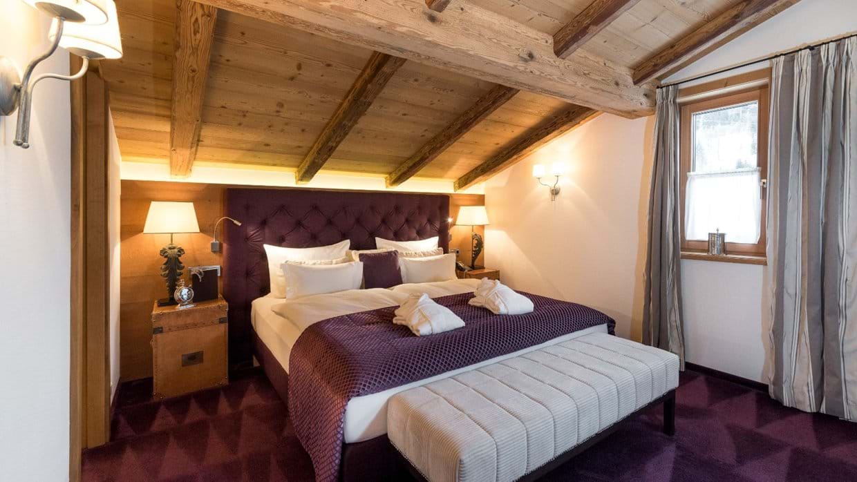 Luxury-ski-hotel-st anton-hotel- tannenhof-oxford-ski-bedroom (1).jpg