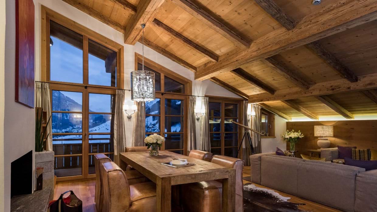 Luxury-ski-hotel-st anton-hotel- tannenhof-oxford-ski-lounge.jpg