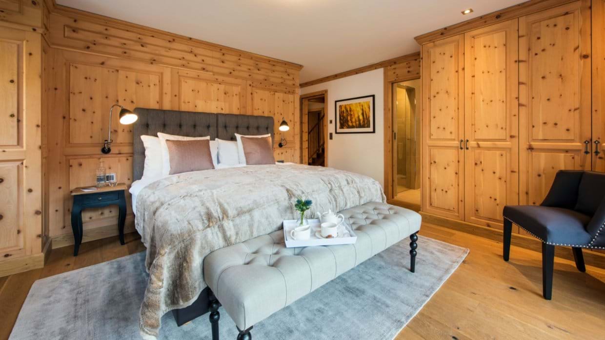 luxury-ski-chalet-zermatt-shalimar-oxford-ski-bedroom (2).jpg