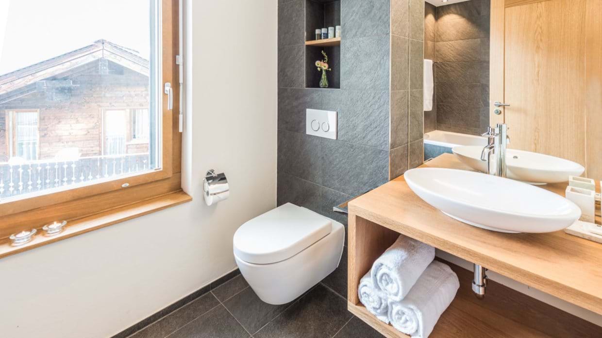 luxury-ski-chalet-zermatt-lys-oxford-ski-ba (3).jpg