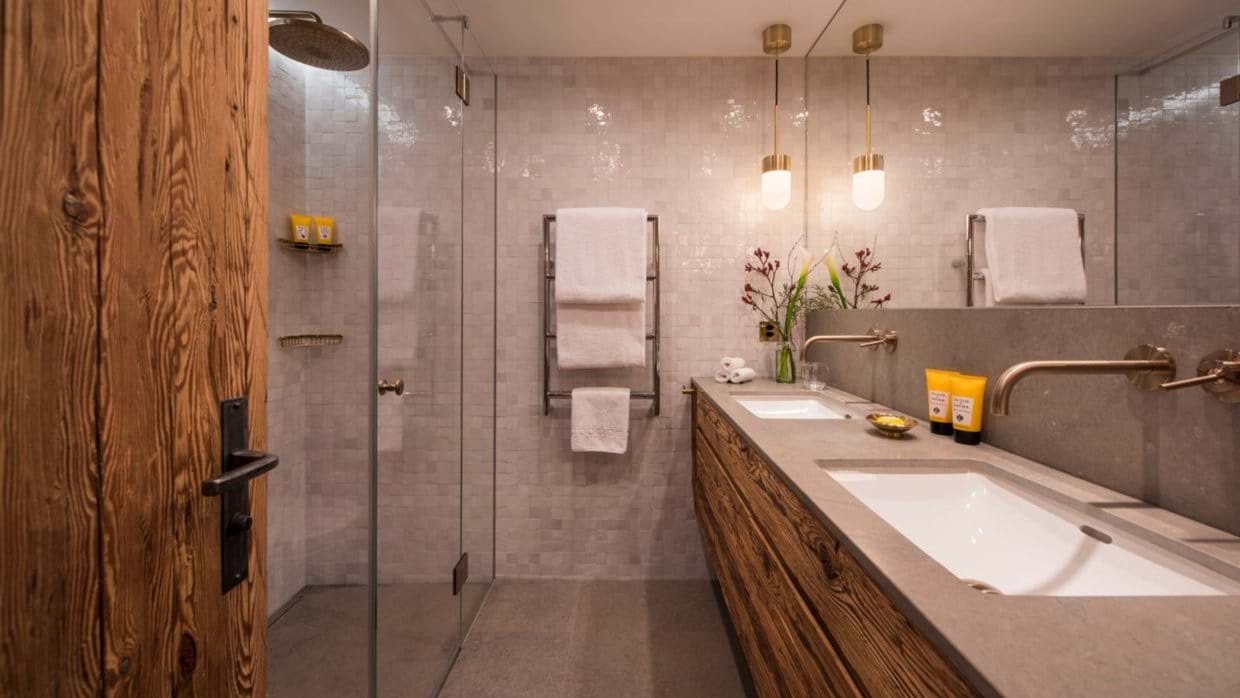luxury-ski-chalet-zermatt-mckinley-oxford-ski-bathroom (1).jpg