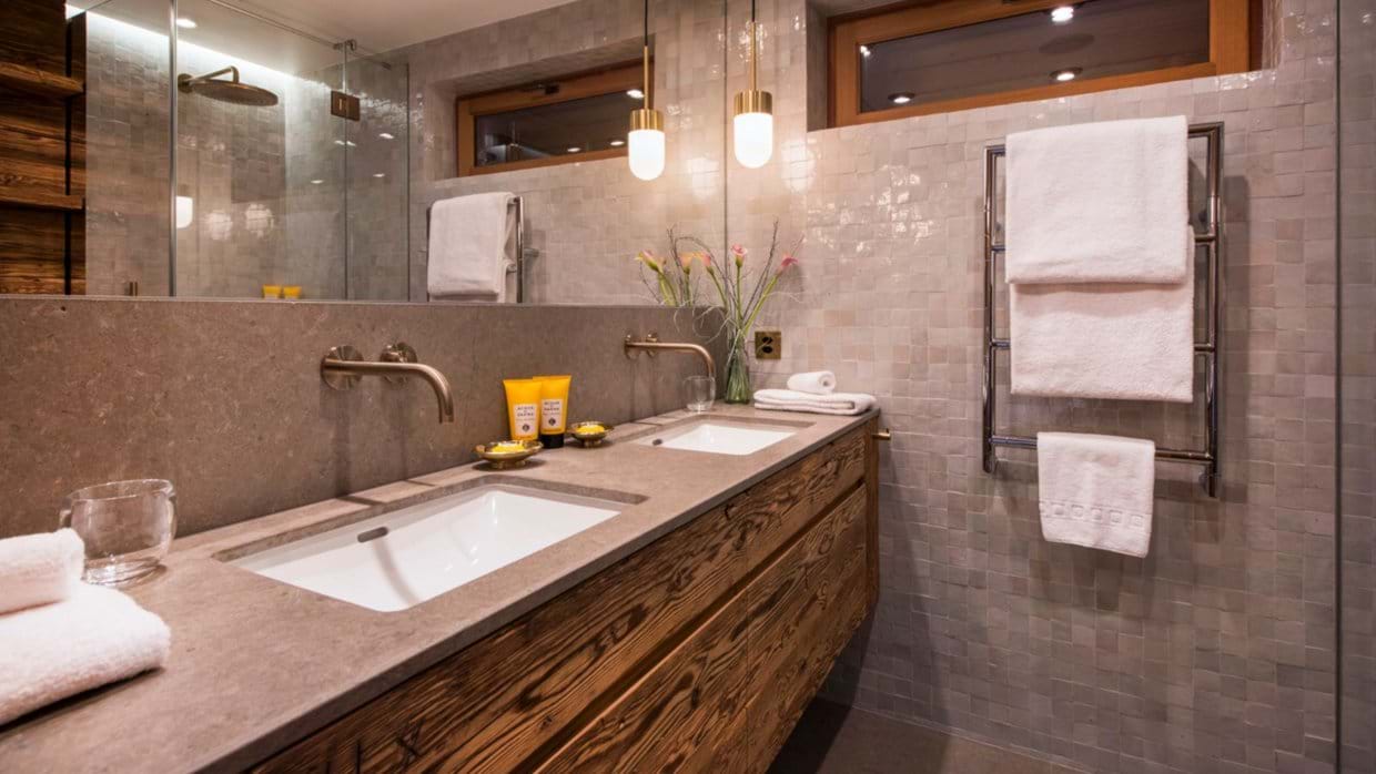 luxury-ski-chalet-zermatt-mckinley-oxford-ski-bathroom (4).jpg