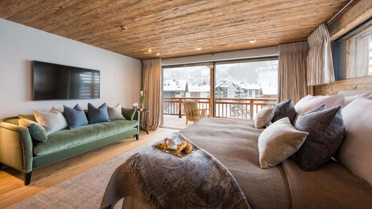 luxury-ski-chalet-zermatt-mckinley-oxford-ski-bedroom (3).jpg