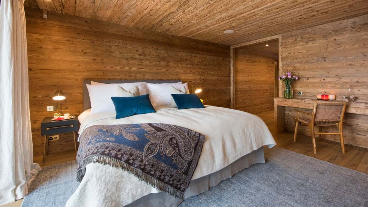 luxury-ski-chalet-zermatt-mckinley-oxford-ski-bedroom (5).jpg