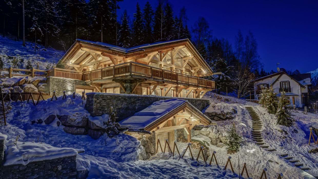 luxury-ski-chalet-chamonix-azurite-oxford-ski-exterior (1).jpg
