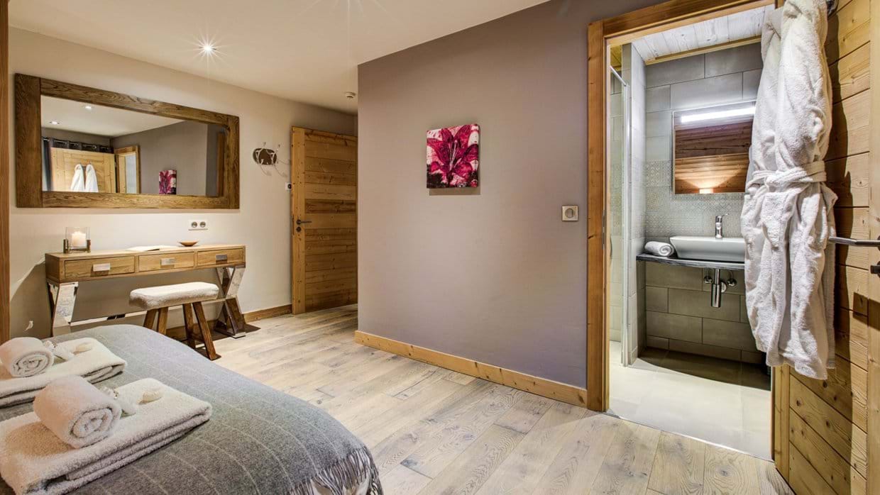 luxury-ski-chalet-les-pierrys-morzine-oxford-ski-company (8).jpg