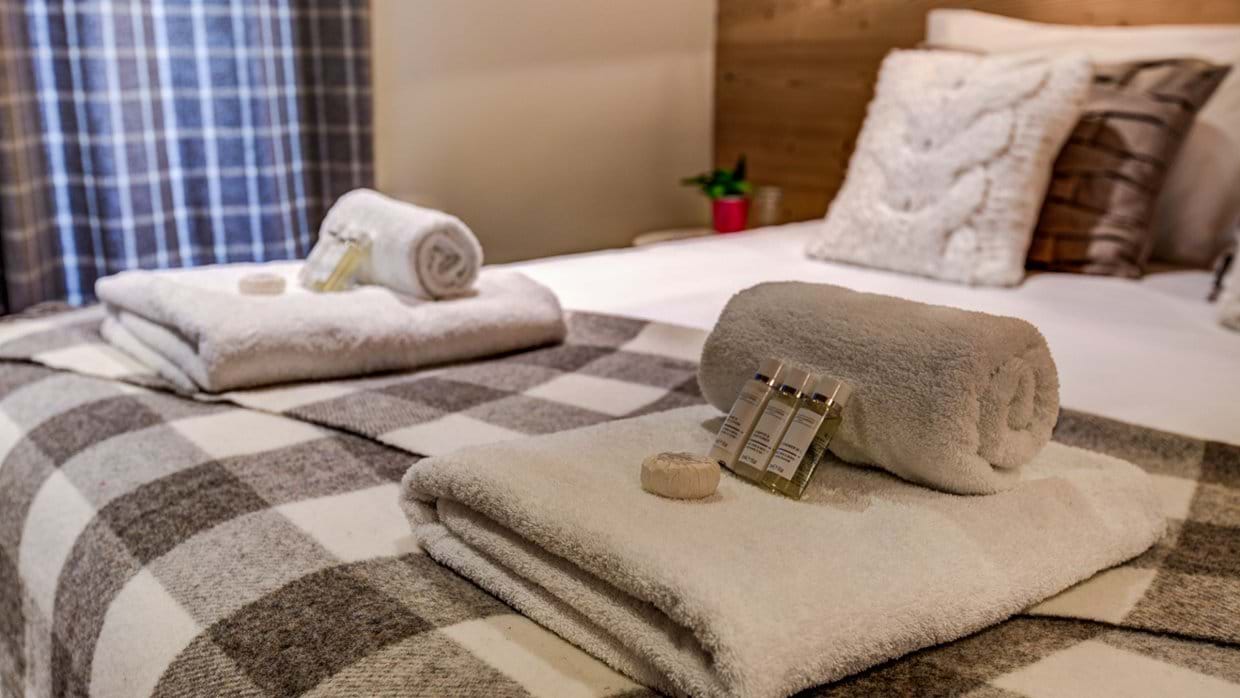 luxury-ski-chalet-les-pierrys-morzine-oxford-ski-company (13).jpg